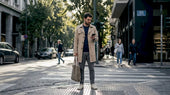 Νεαρός Αθηναίος με μοντέρνο street style ντύσιμο