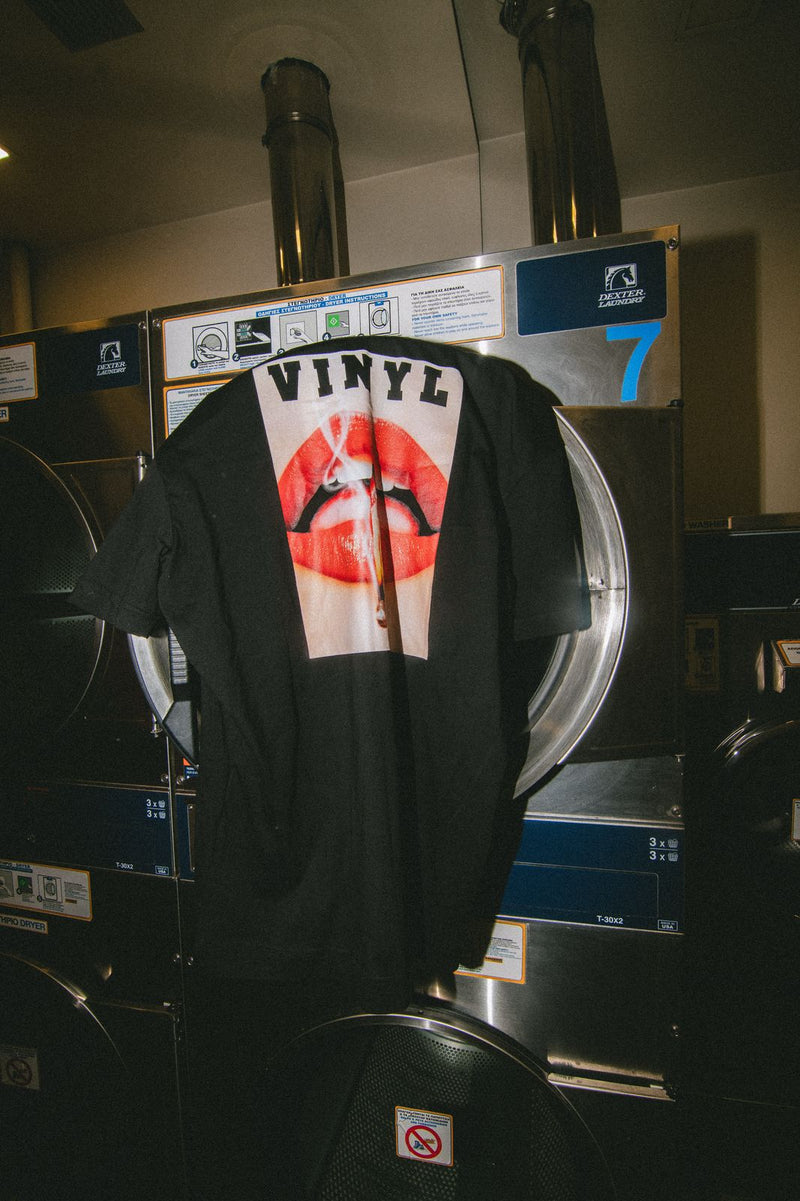 Αντρική κοντομάνικη μπλούζα Vinyl Art Clothing - 75930-01 - sizzle lips oversized tee  μαύρο