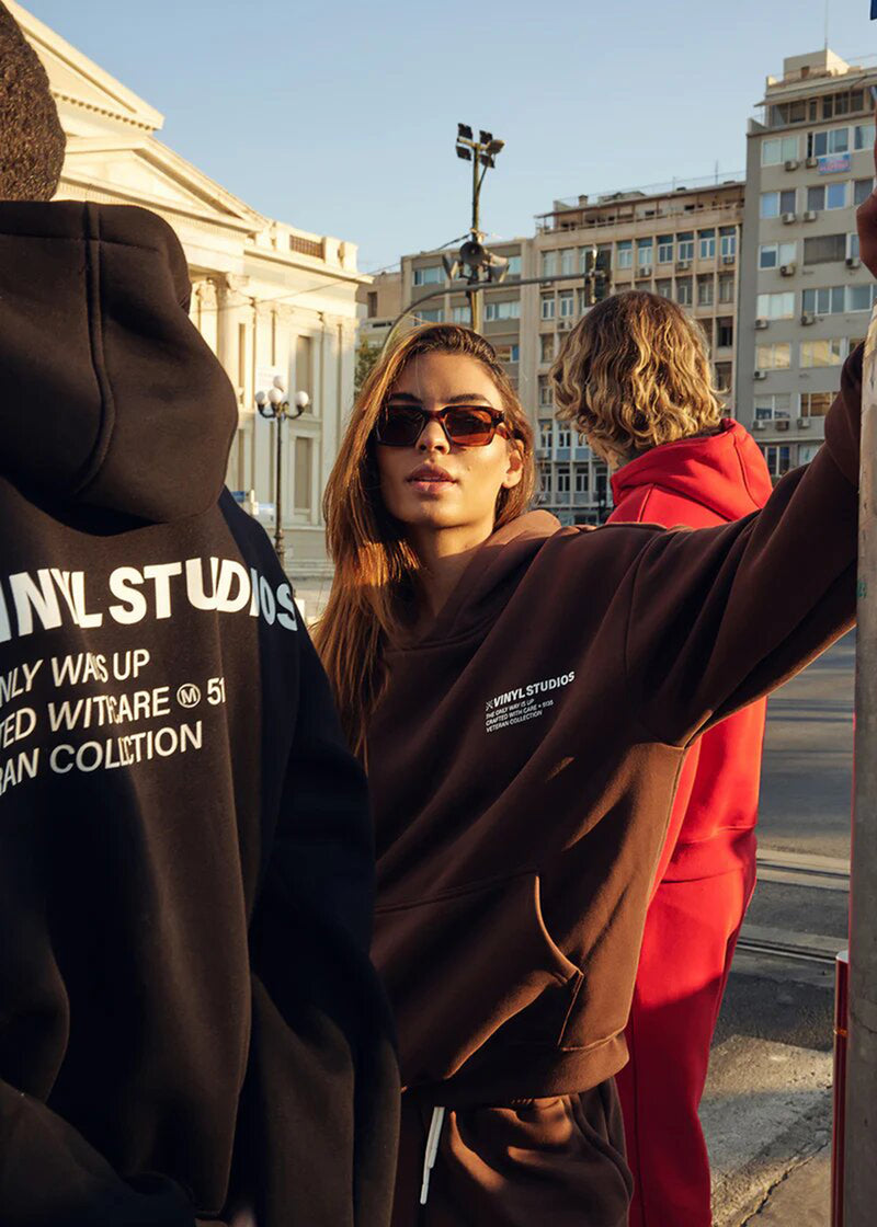 Ανδρικό μακρυμάνικο φούτερ με κουκούλα Vinyl Art Clothing-75757-33-Studios V Legacy hoodie cotton oversized brown