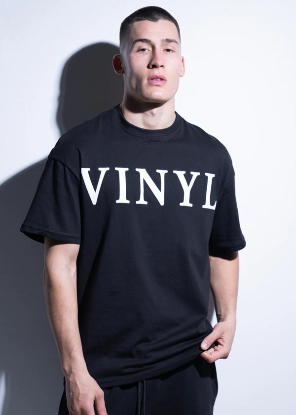Ανδρική κοντομάνικη μπλούζα Vinyl art clothing - 20100-01 - chest print OVERSIZED μαύρο