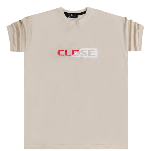 Close society - S23-297 - red half white logo tee - beige