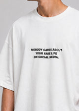 CLOSE SOCIETY - Ανδρικό oversized t-shirt Nobody Cares - Λευκό STO-310
