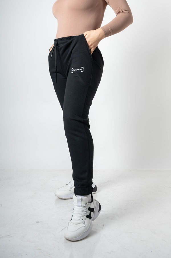 Close society - W23-105-W - border logo sweatpants - black